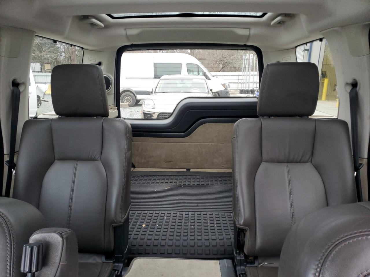 2016 Land Rover LR4 - Image 10