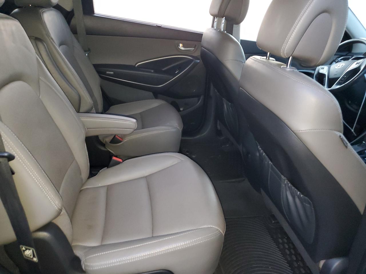 2015 Hyundai Santa Fe - Image 11