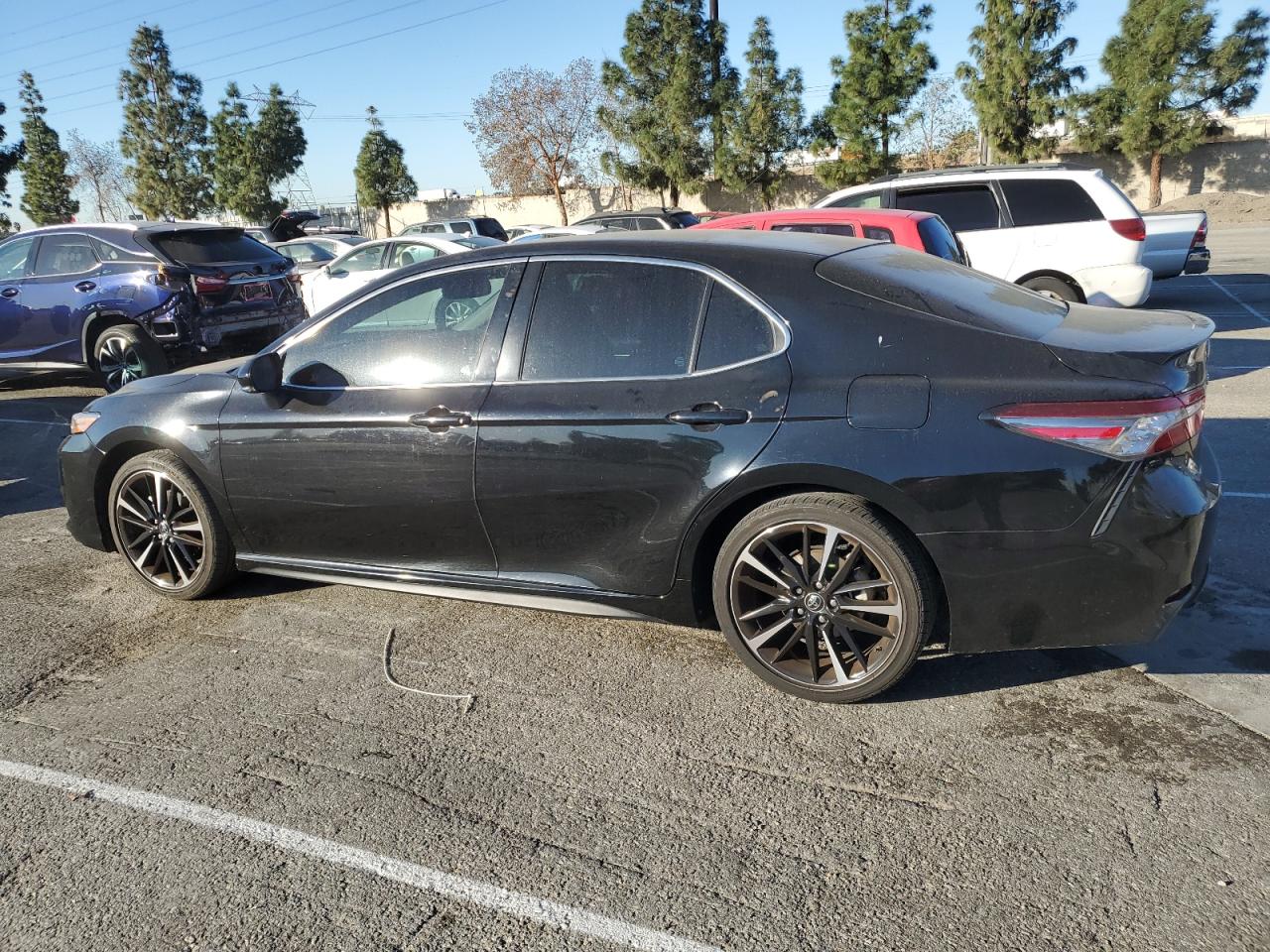 VIN 4T1B61HK7JU133704 2018 TOYOTA CAMRY no.2