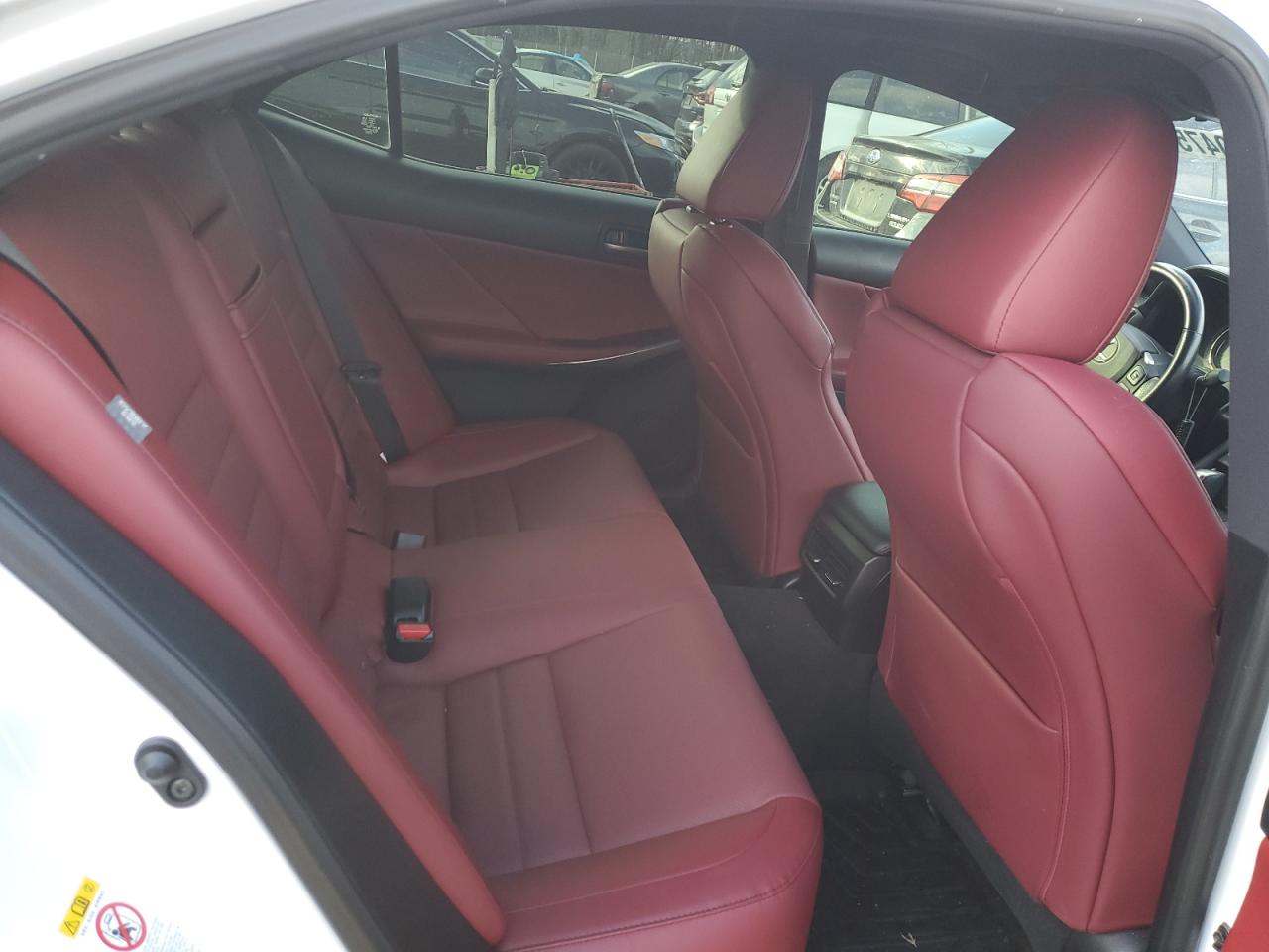 2018 Lexus IS - Image 10
