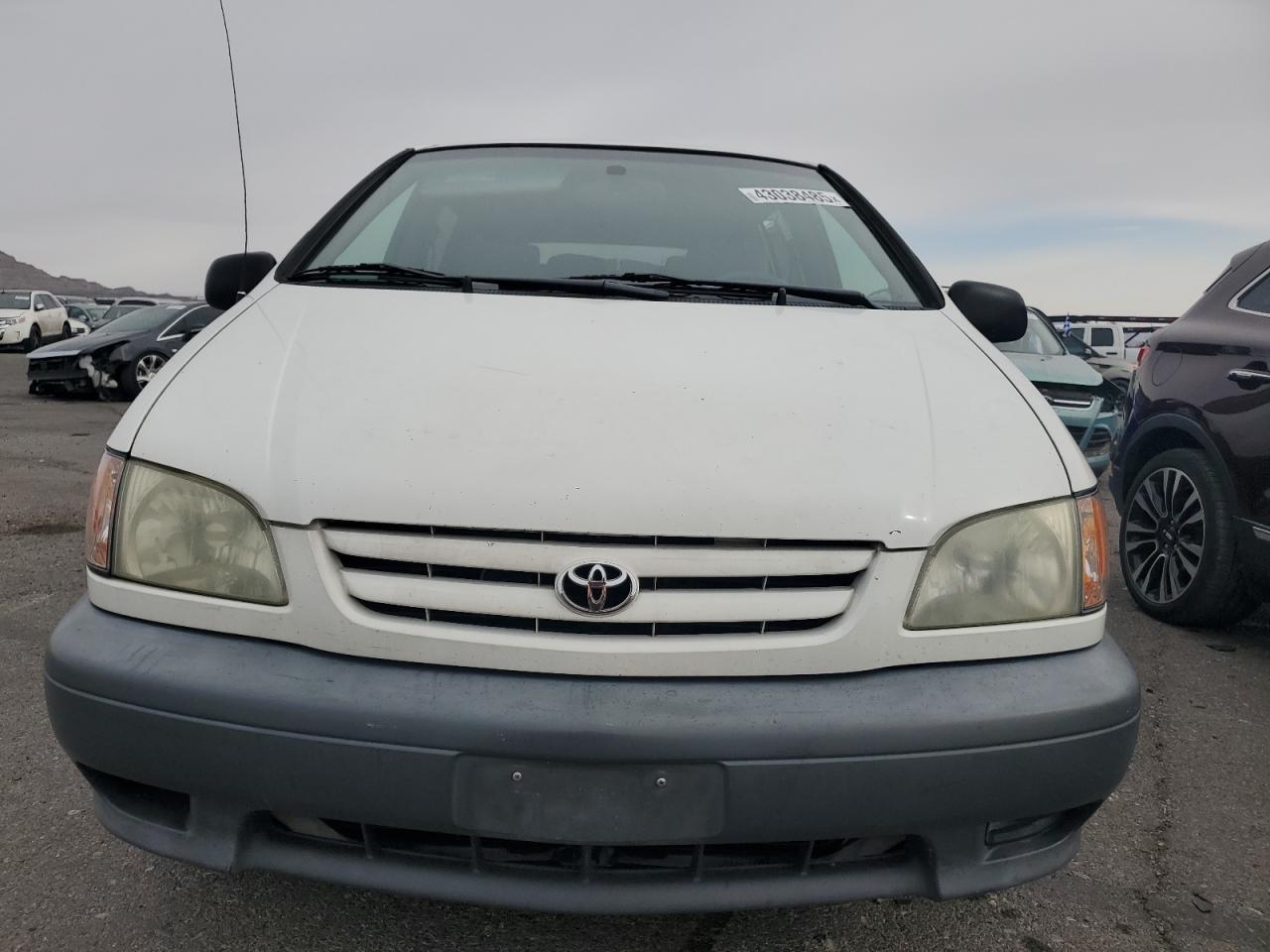 2002 Toyota Sienna - Image 5
