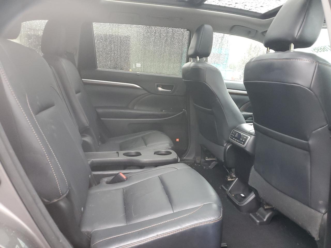 2016 Toyota Highlander - Image 11