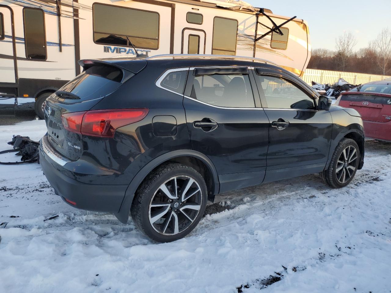 2018 Nissan Rogue - Image 3