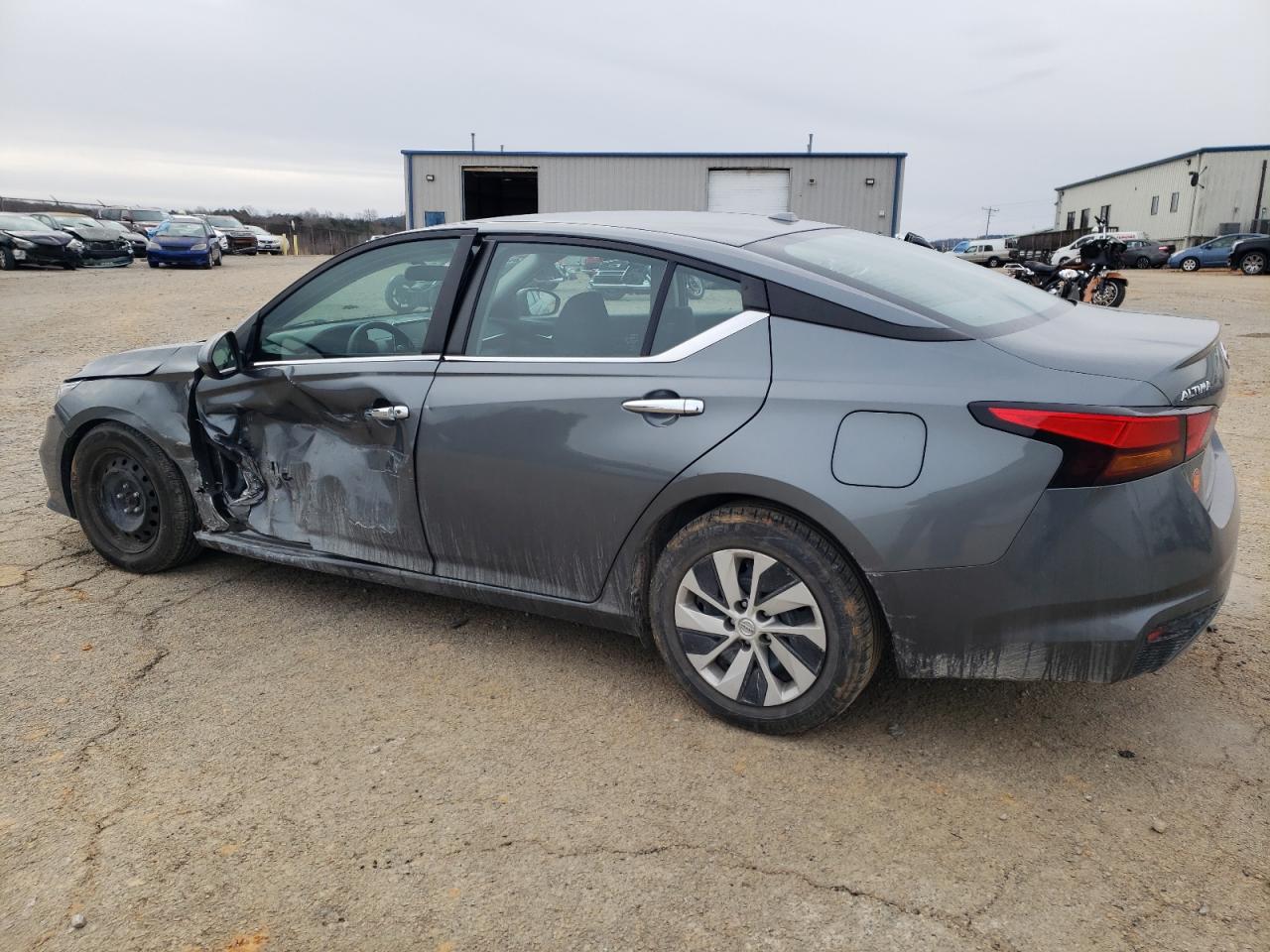 2020 Nissan Altima - Image 2