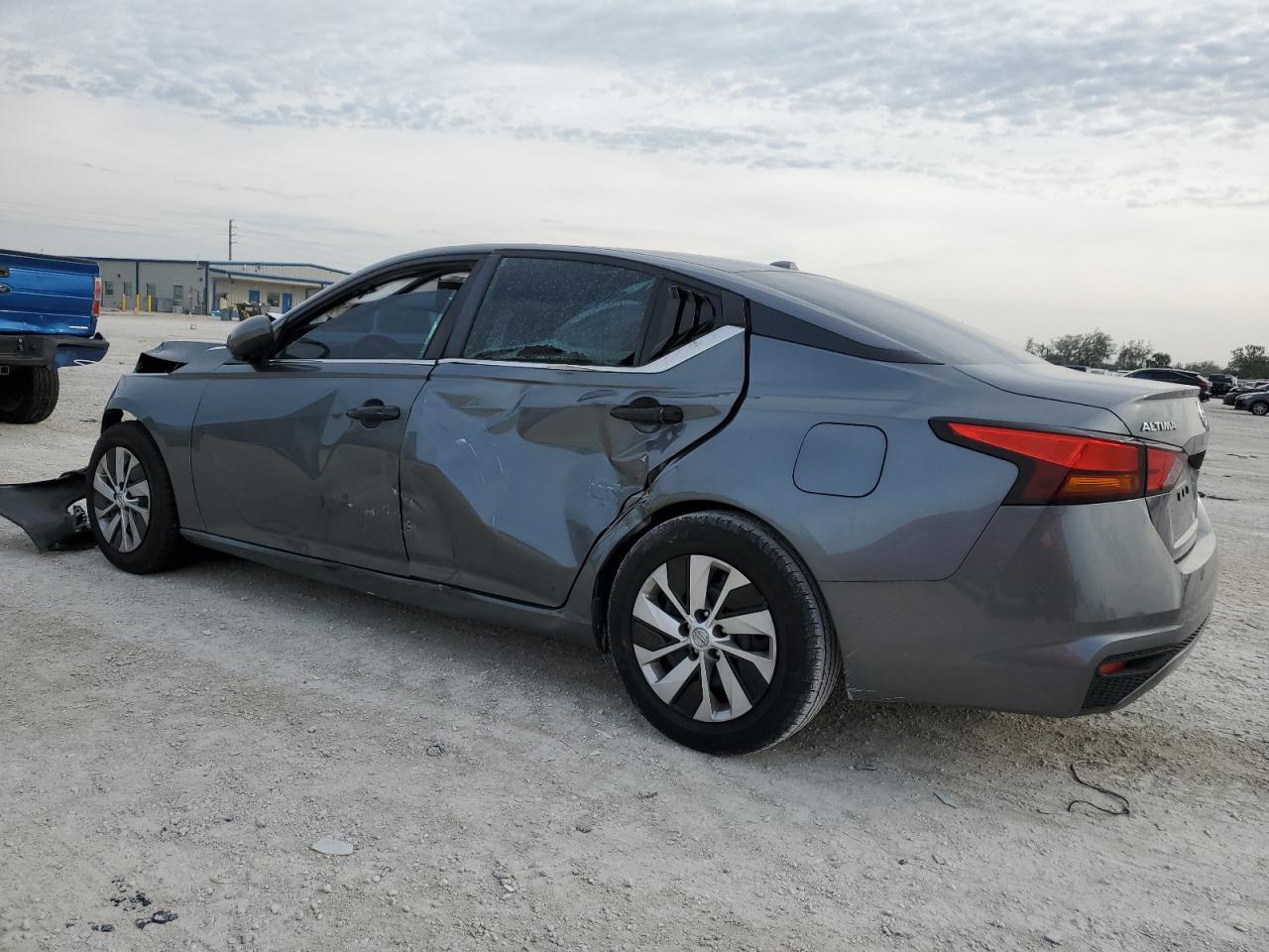 2020 Nissan Altima - Image 2