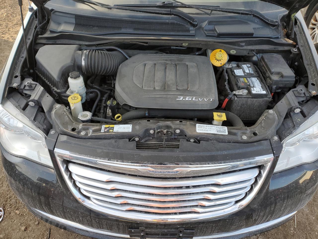 2015 Chrysler Town & Country - Image 12
