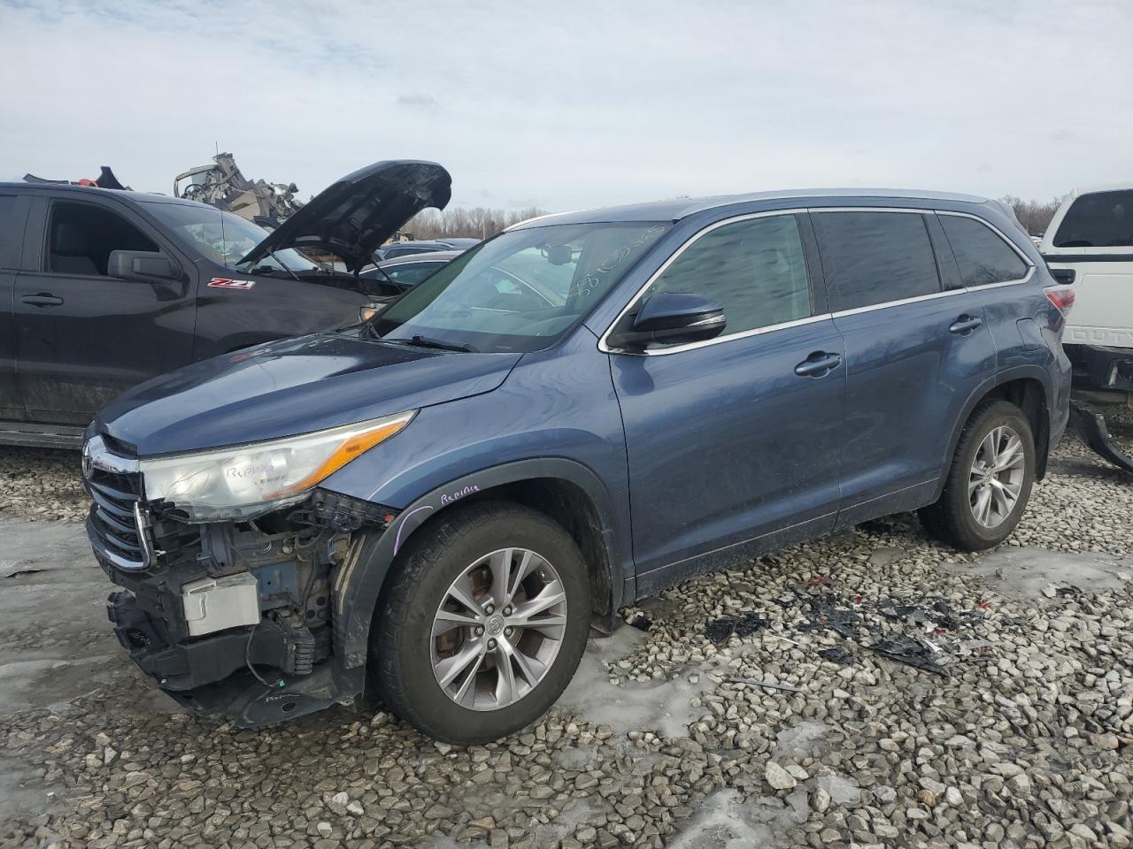 2015 Toyota Highlander - Image 1