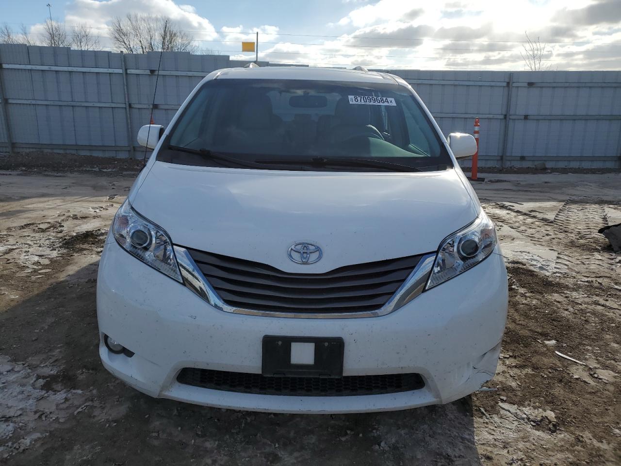 2011 Toyota Sienna - Image 5