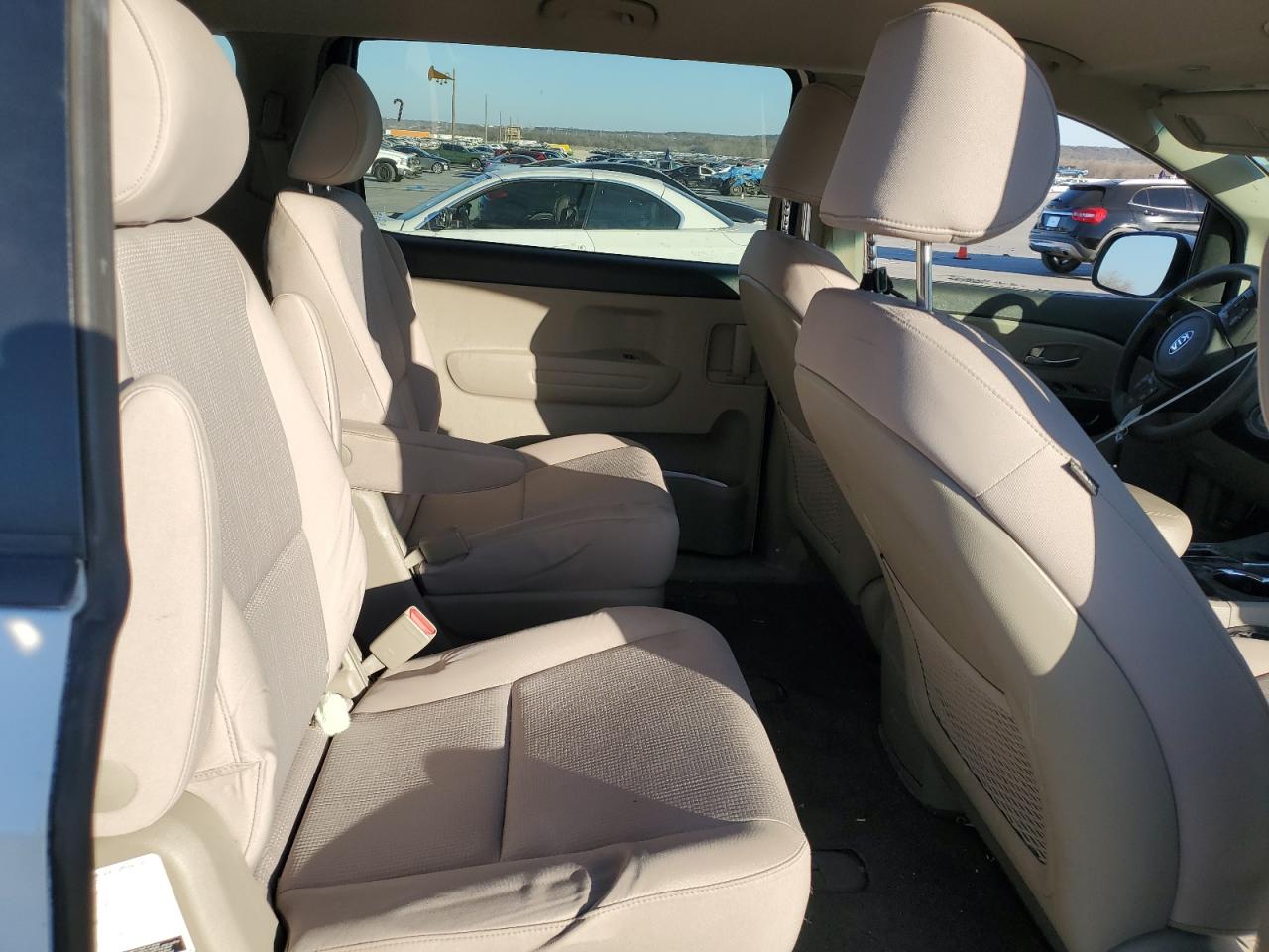 2020 Kia Sedona - Image 11