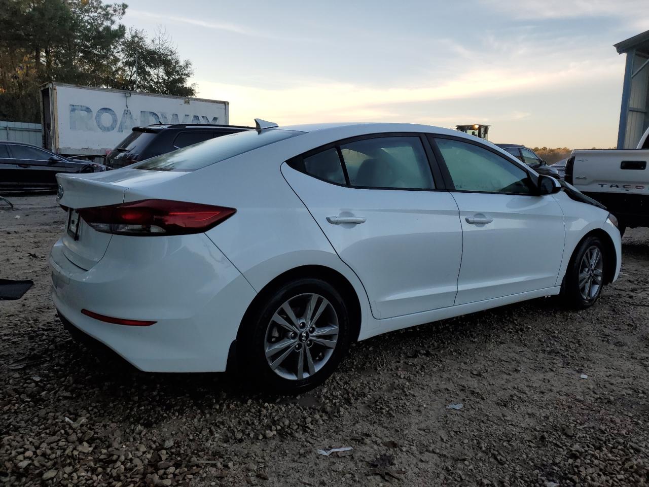 2018 Hyundai Elantra - Image 3
