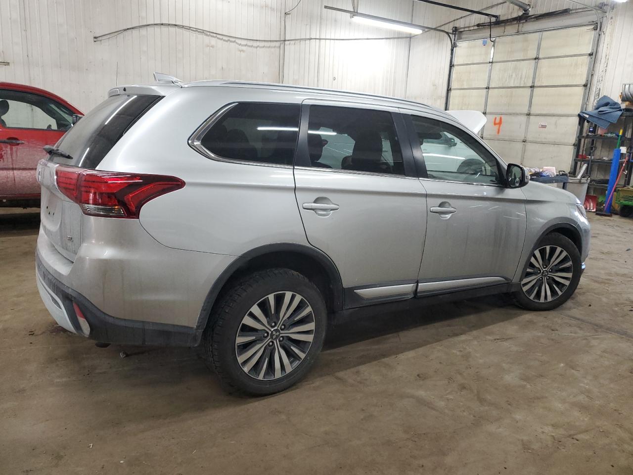 2020 Mitsubishi Outlander - Image 3