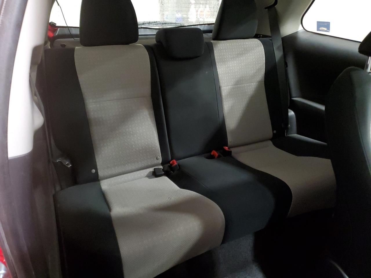 2012 Toyota Yaris - Image 10