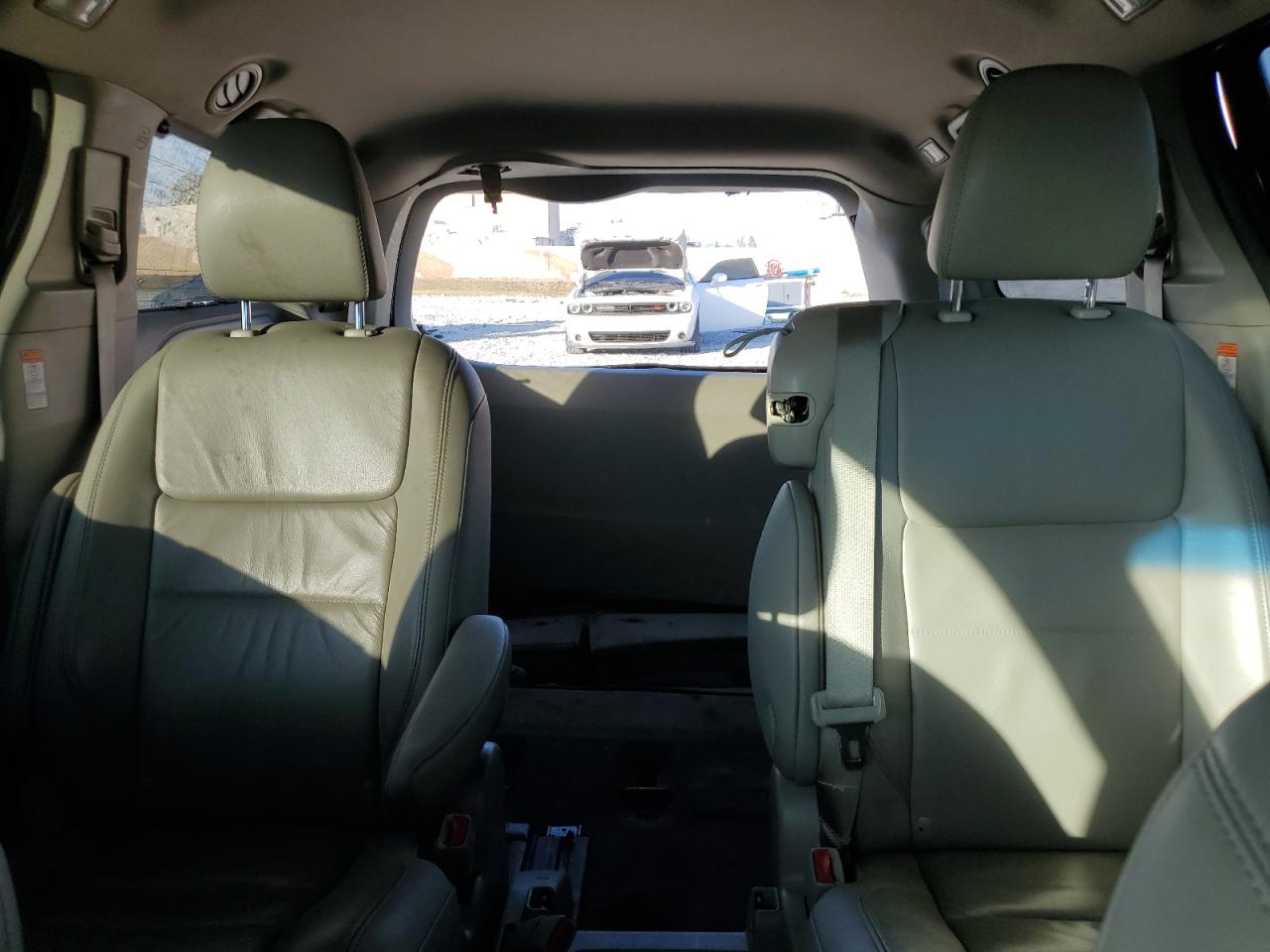 2017 Toyota Sienna - Image 10
