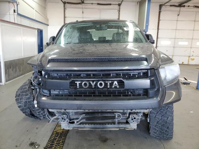 Пикапы TOYOTA TUNDRA 2016 Серый