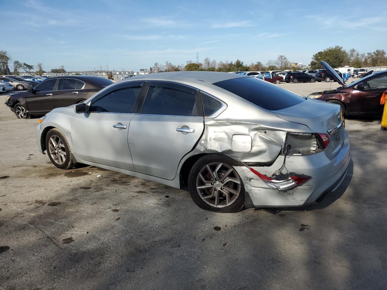 2016 Nissan Altima - Image 2