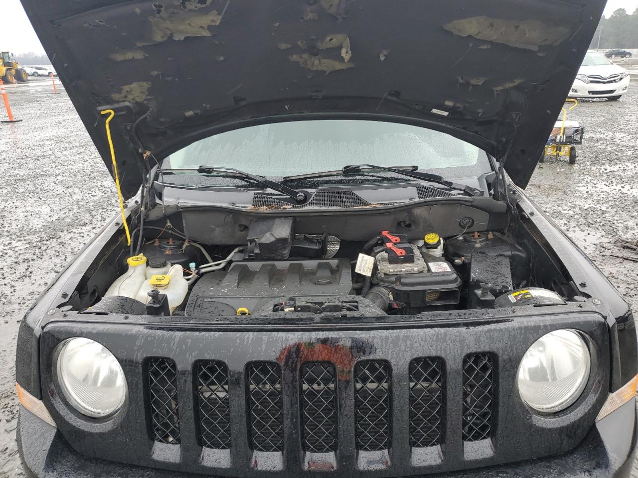 2014 Jeep Liberty (Patriot) - Image 12