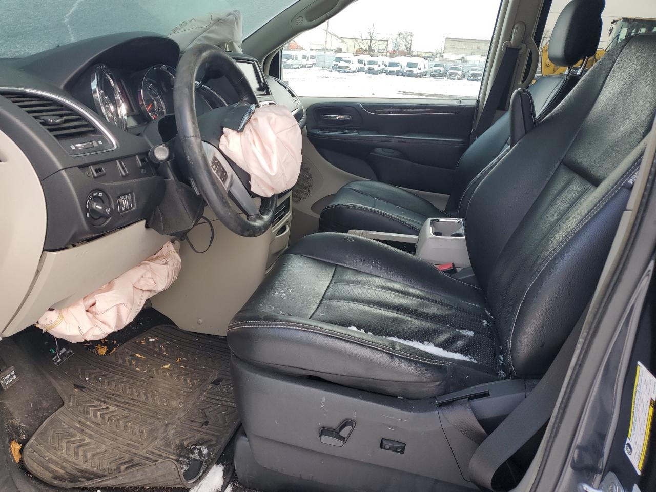 2014 Chrysler Town & Country - Image 7