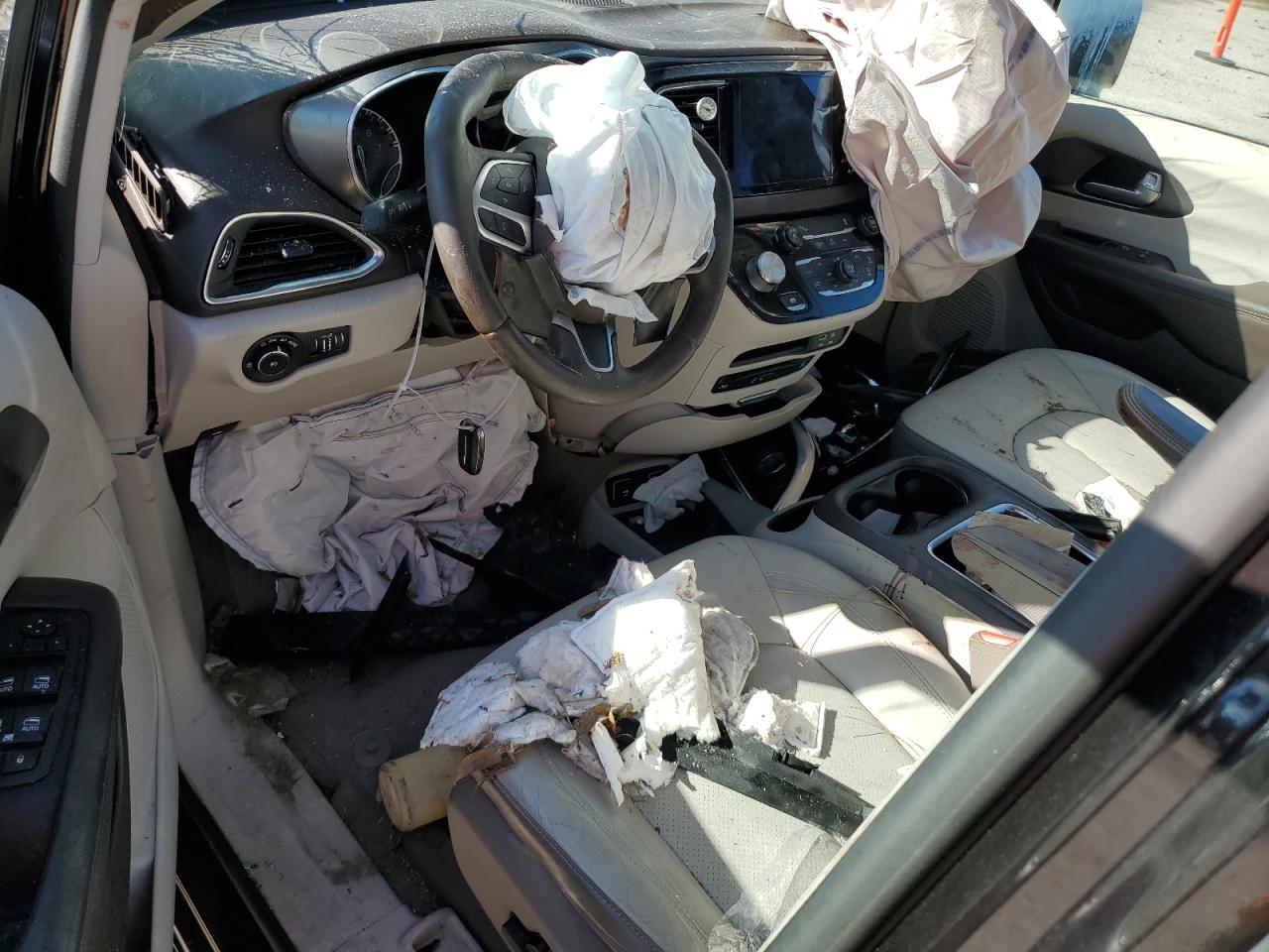 2017 Chrysler Pacifica - Image 8