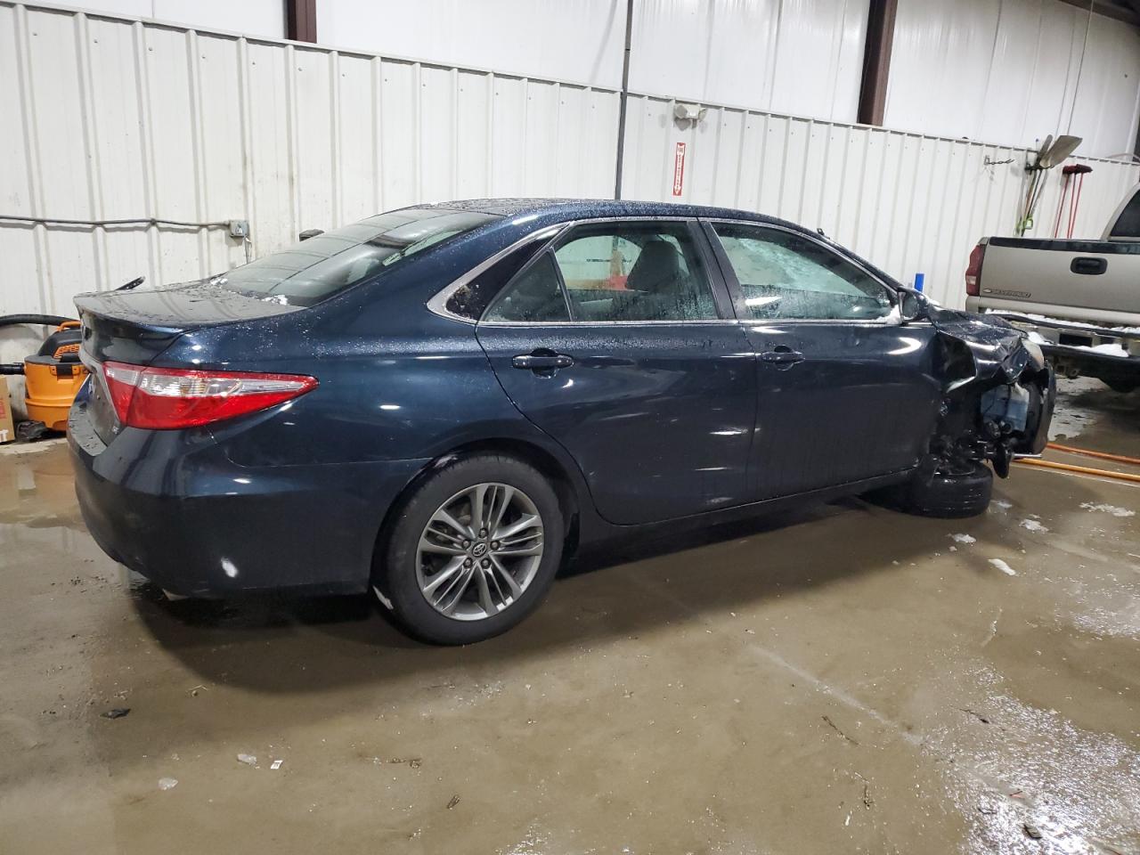 VIN 4T1BF1FK0GU570584 2016 TOYOTA CAMRY no.3