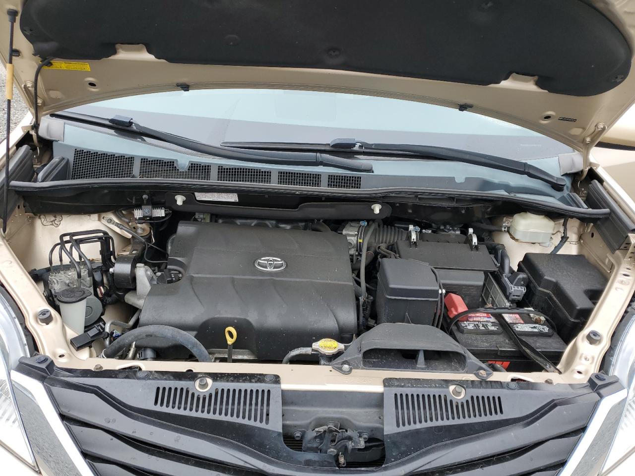 2013 Toyota Sienna - Image 14