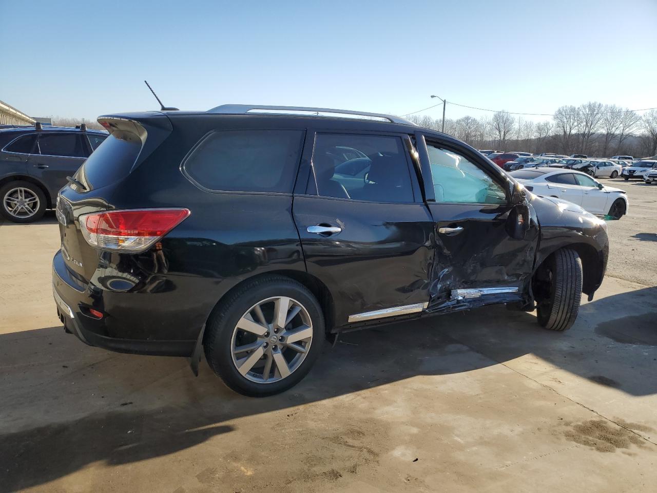 2014 Nissan Pathfinder - Image 3