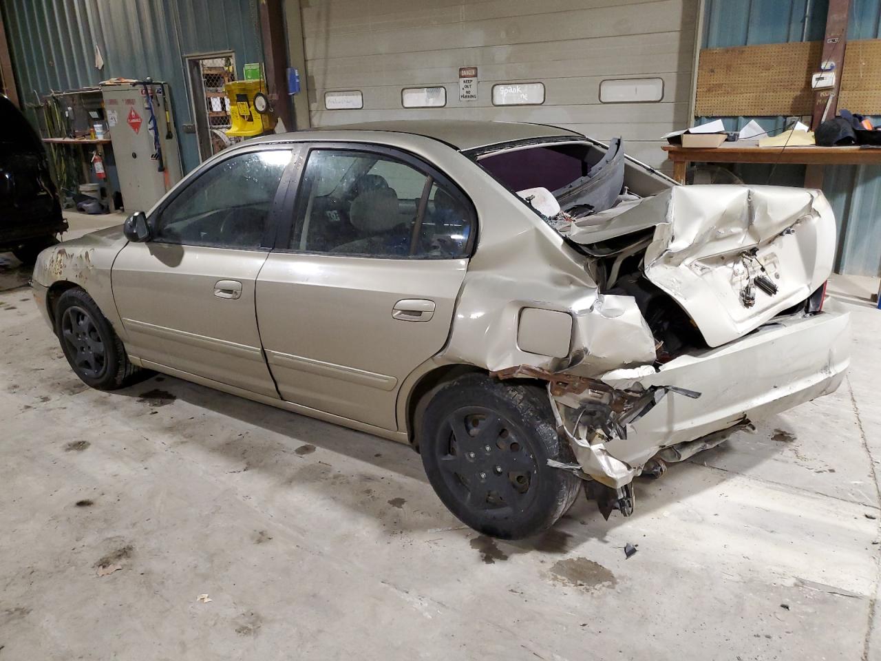 2005 Hyundai Elantra - Image 2