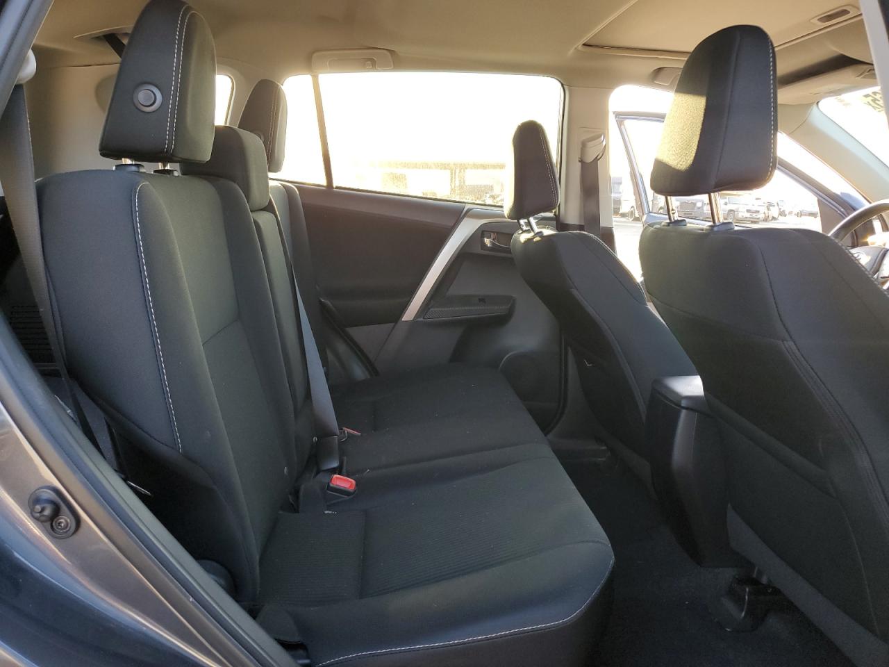 2015 Toyota RAV 4 - Image 11