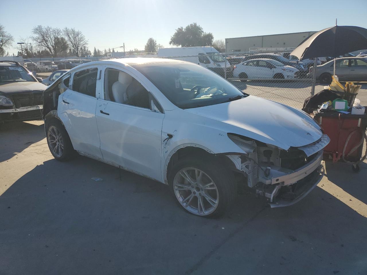 VIN 7SAYGAEEXPF640241 2023 TESLA MODEL Y no.4