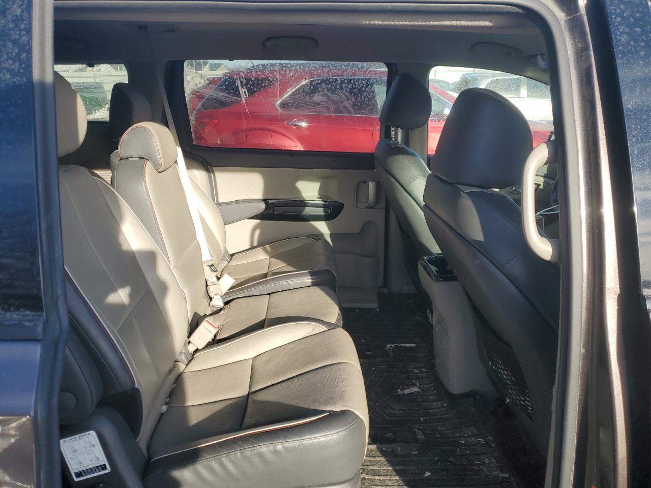 2018 Kia Sedona - Image 11