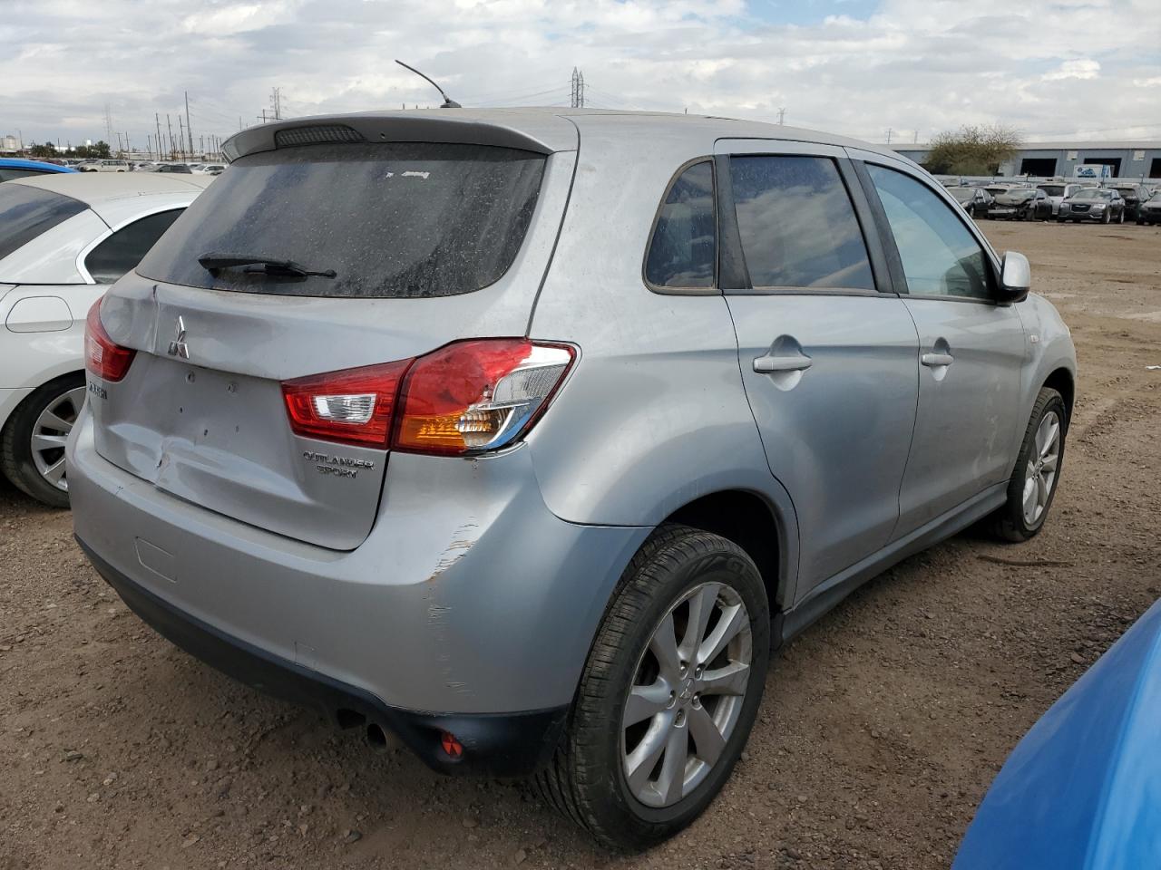 2013 Mitsubishi Outlander - Image 3
