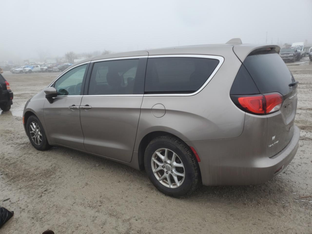 2017 Chrysler Pacifica - Image 2