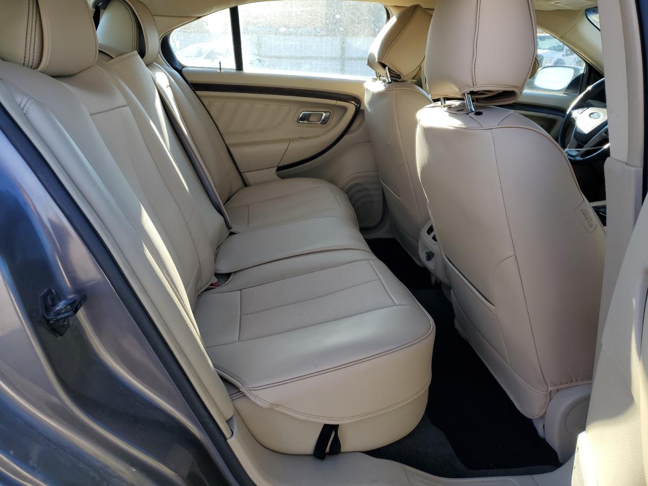 2013 Ford Taurus - Image 11