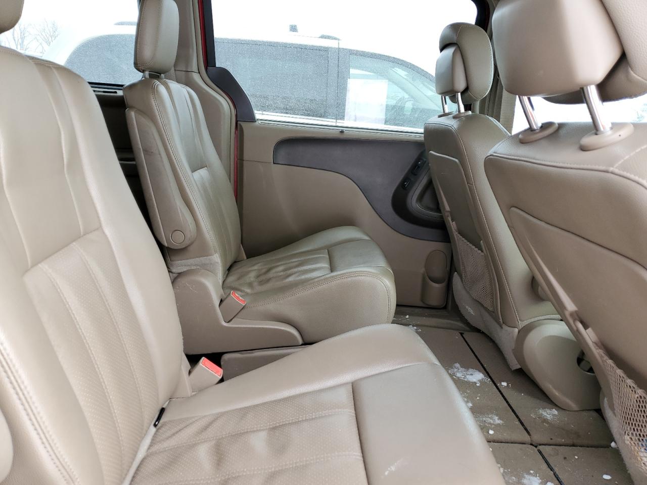 2013 Chrysler Town & Country - Image 11