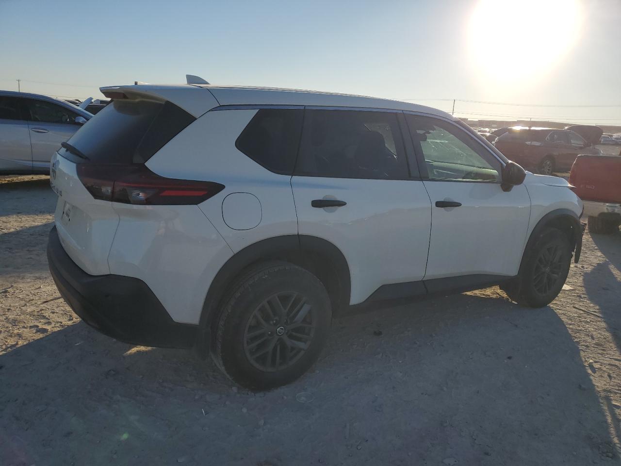 2021 Nissan Rogue - Image 3