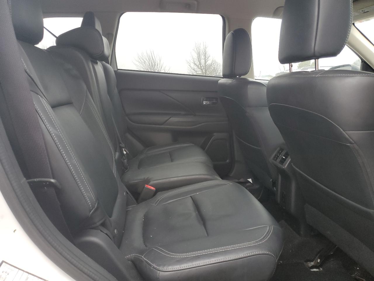 2020 Mitsubishi Outlander - Image 11