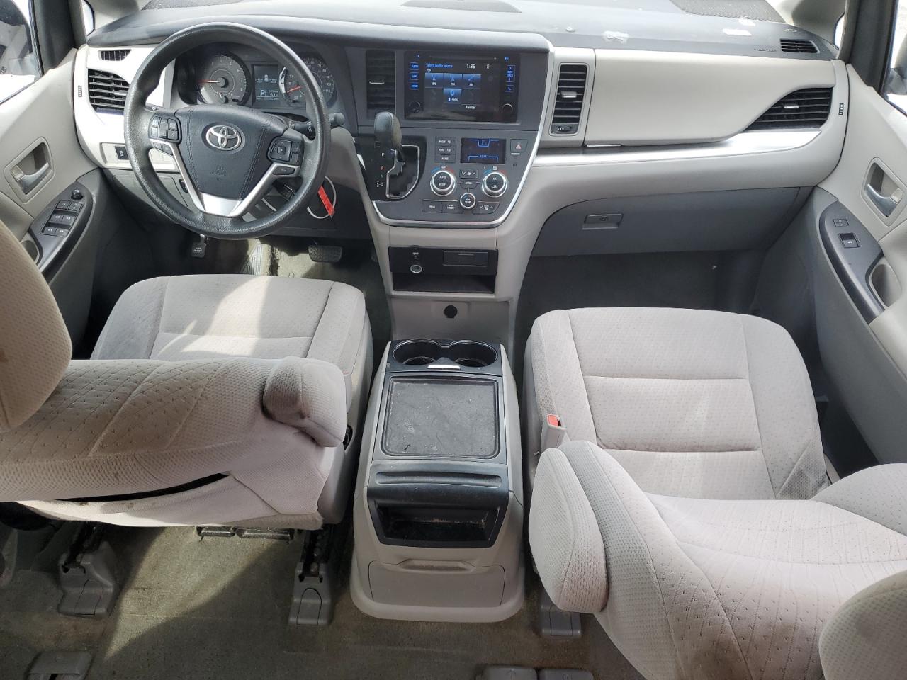 2015 Toyota Sienna - Image 8