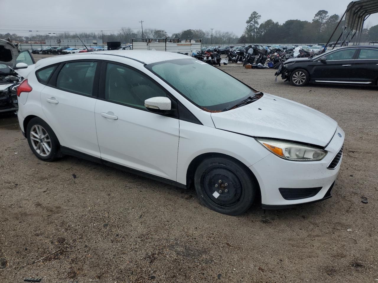 VIN 1FADP3K29FL317768 2015 FORD FOCUS no.4