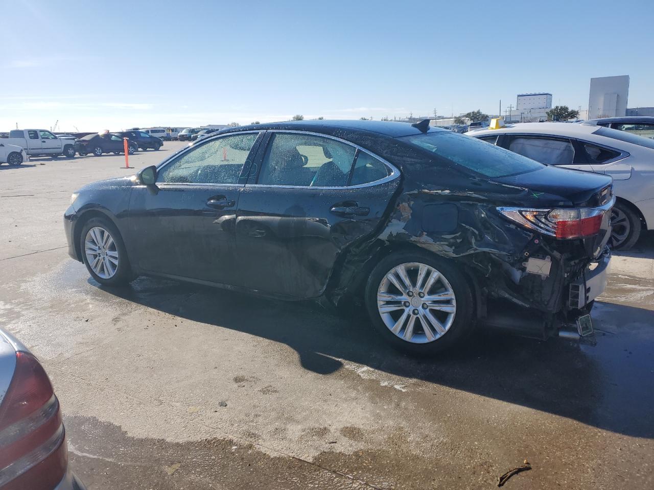 2014 Lexus ES - Image 2