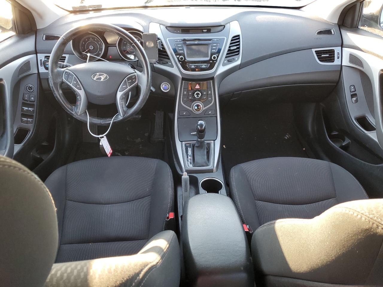 2016 Hyundai Elantra - Image 8