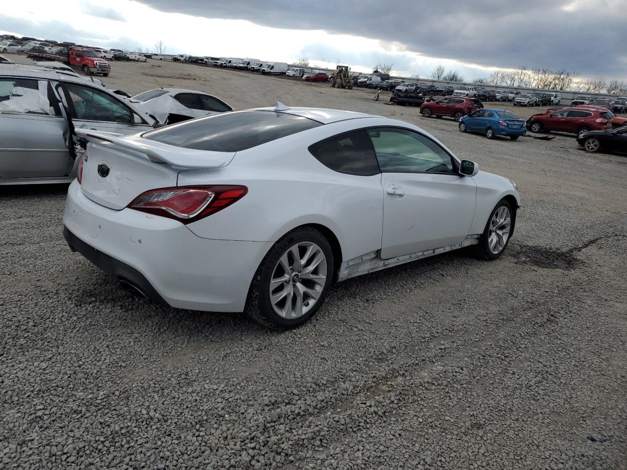 2014 Hyundai Genesis - Image 3