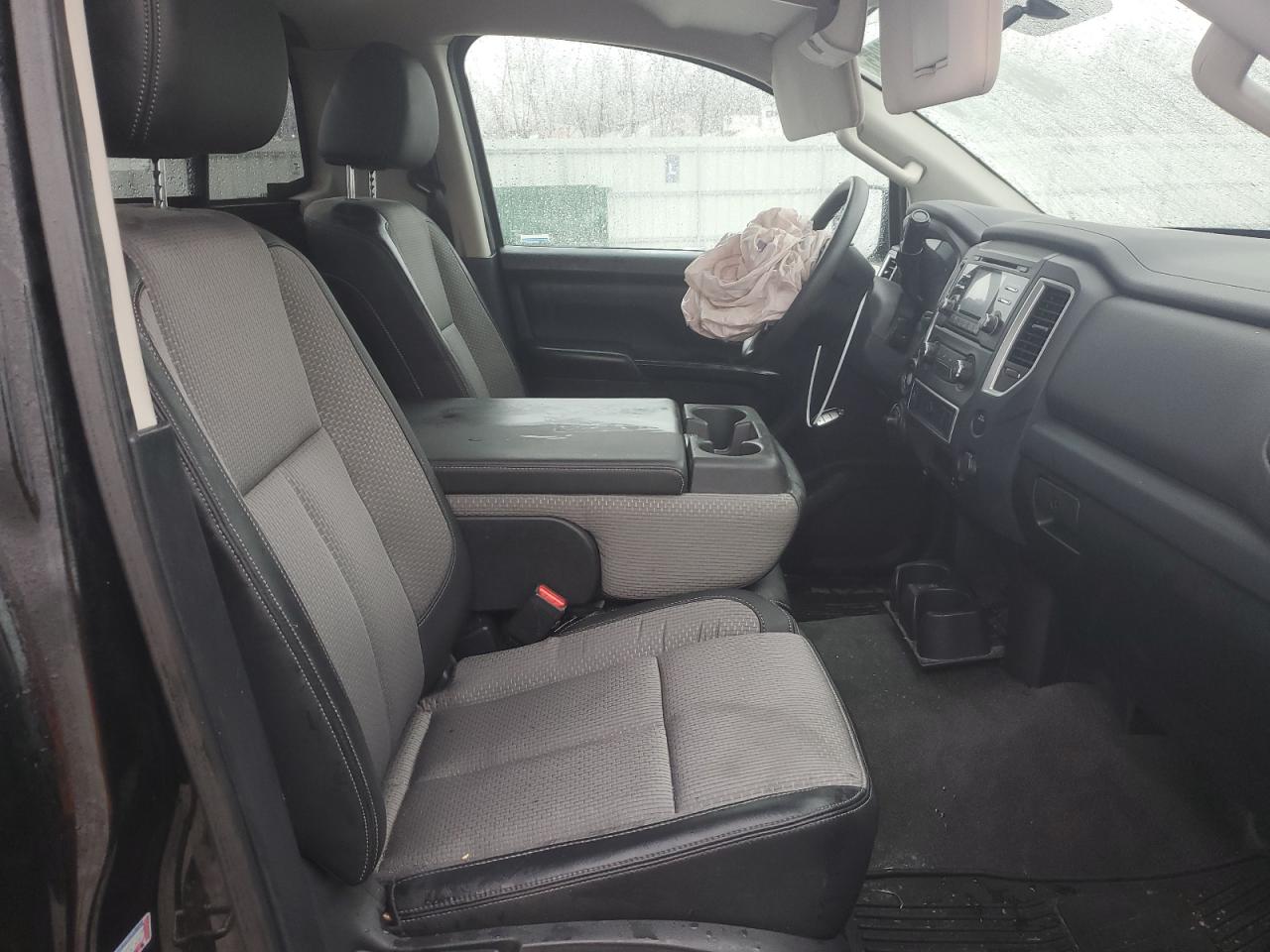 2017 Nissan Titan - Image 11