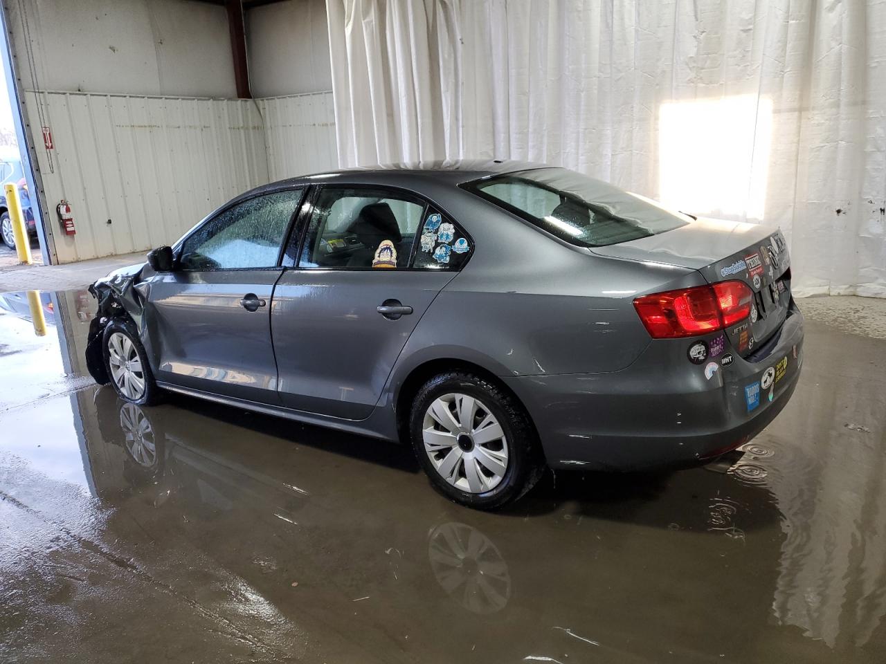 2014 Volkswagen Jetta - Image 2