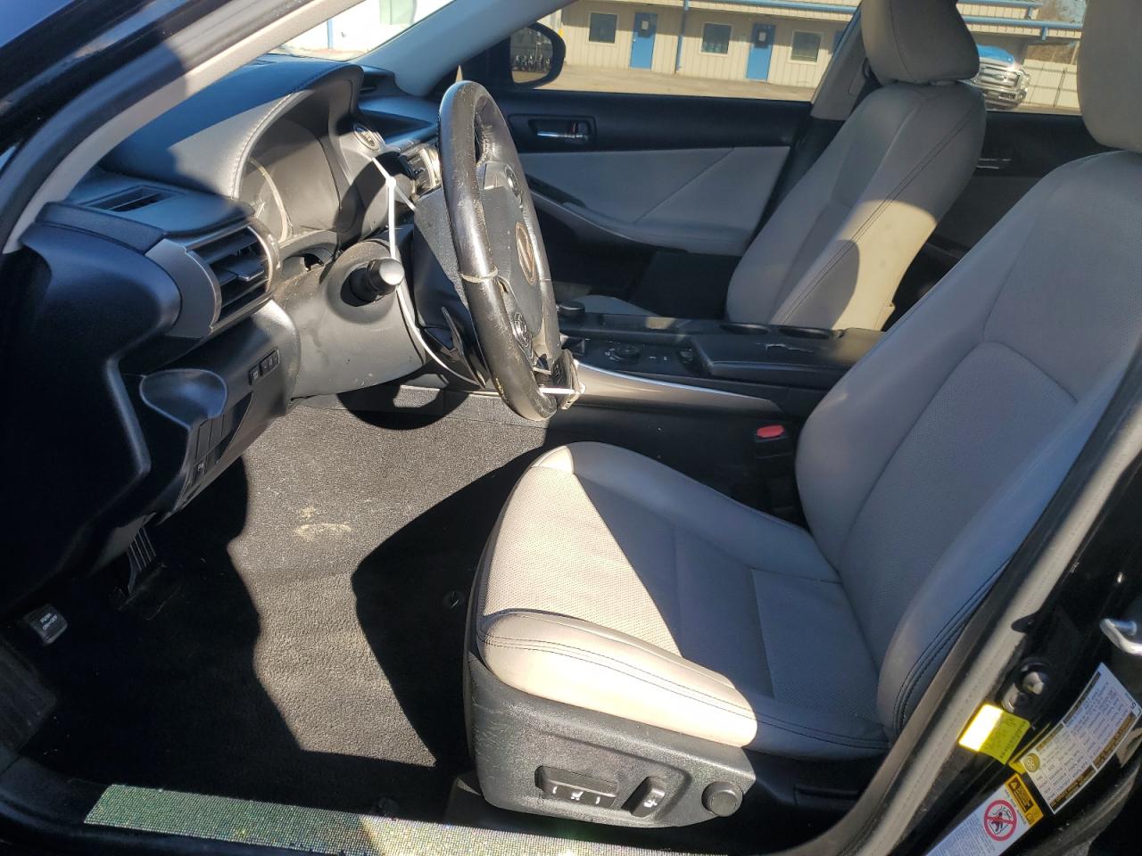 2016 Lexus IS - Image 7