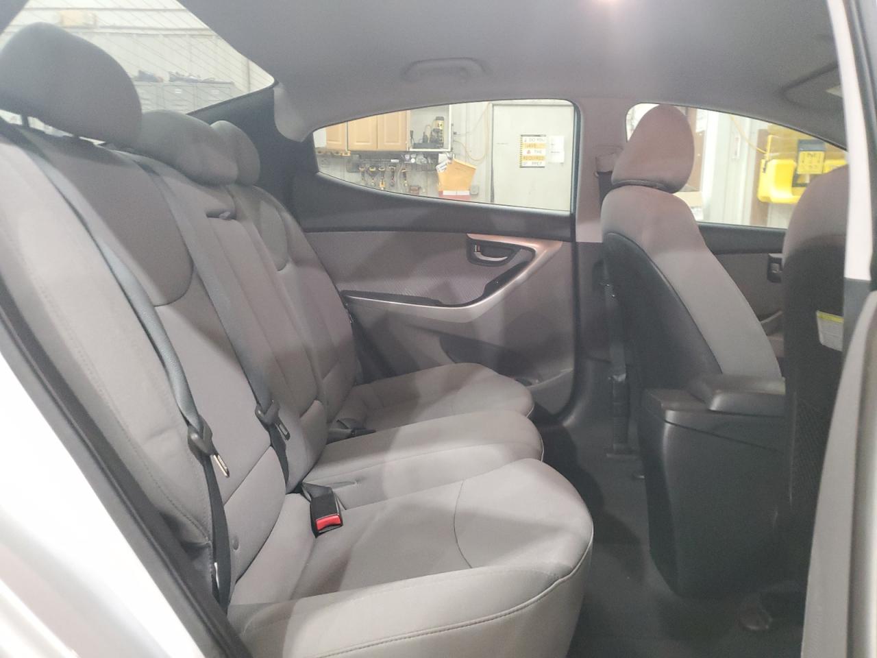 2013 Hyundai Elantra - Image 10