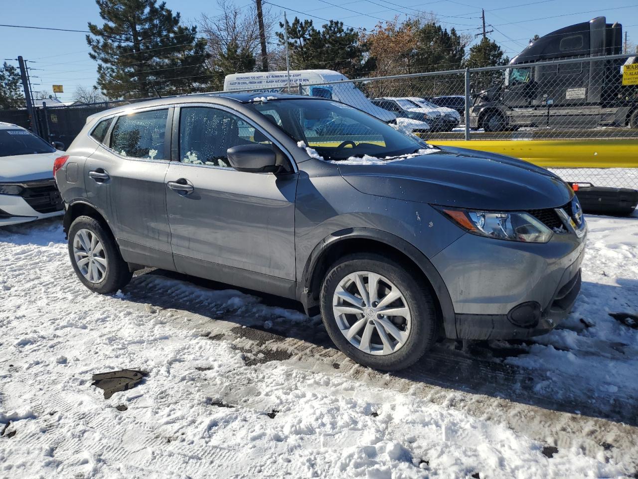 2018 Nissan Rogue - Image 4