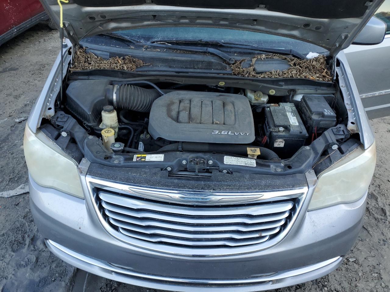 2013 Chrysler Town & Country - Image 11