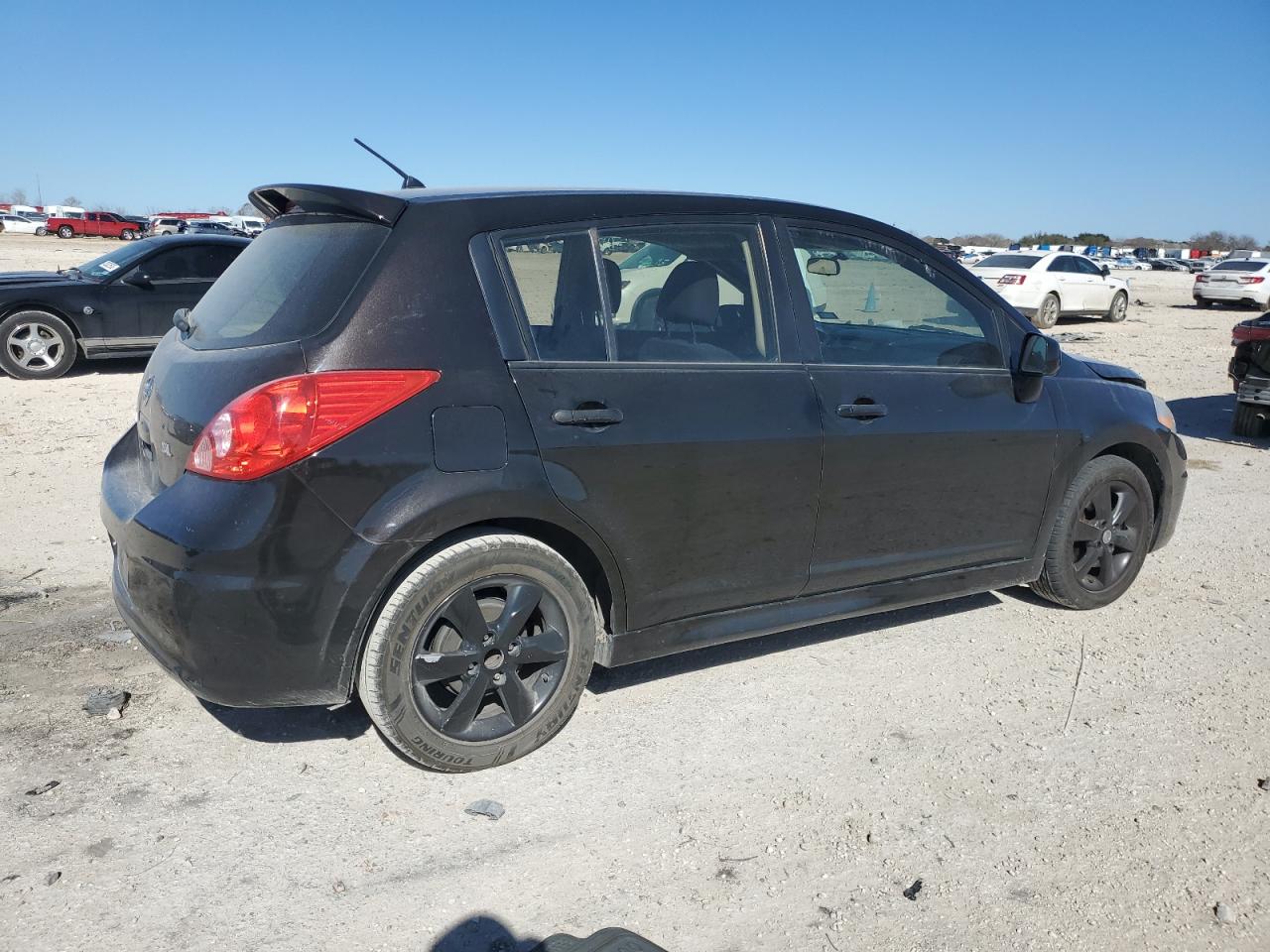 2010 Nissan Versa - Image 3
