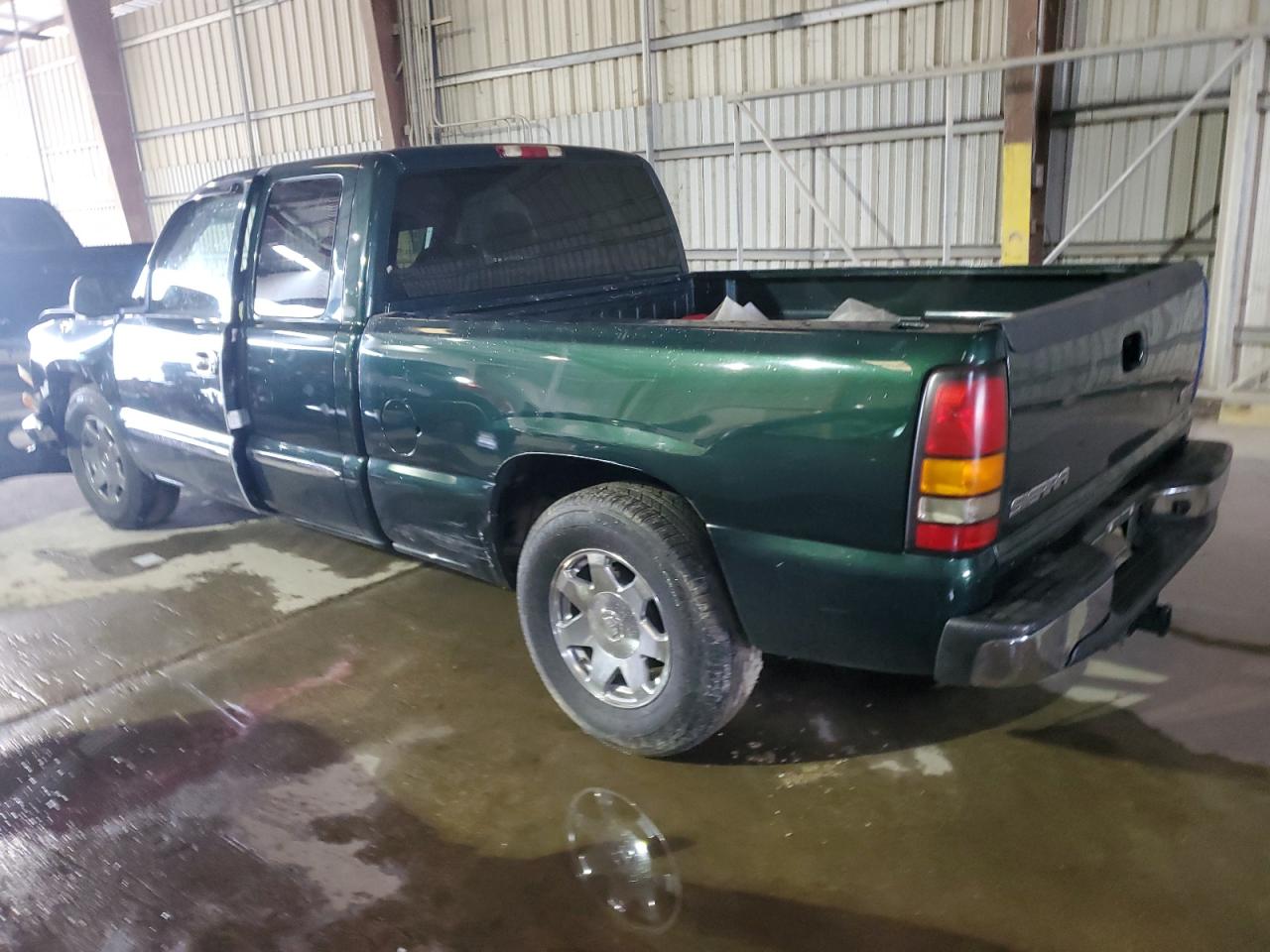 2005 GMC Sierra - Image 2