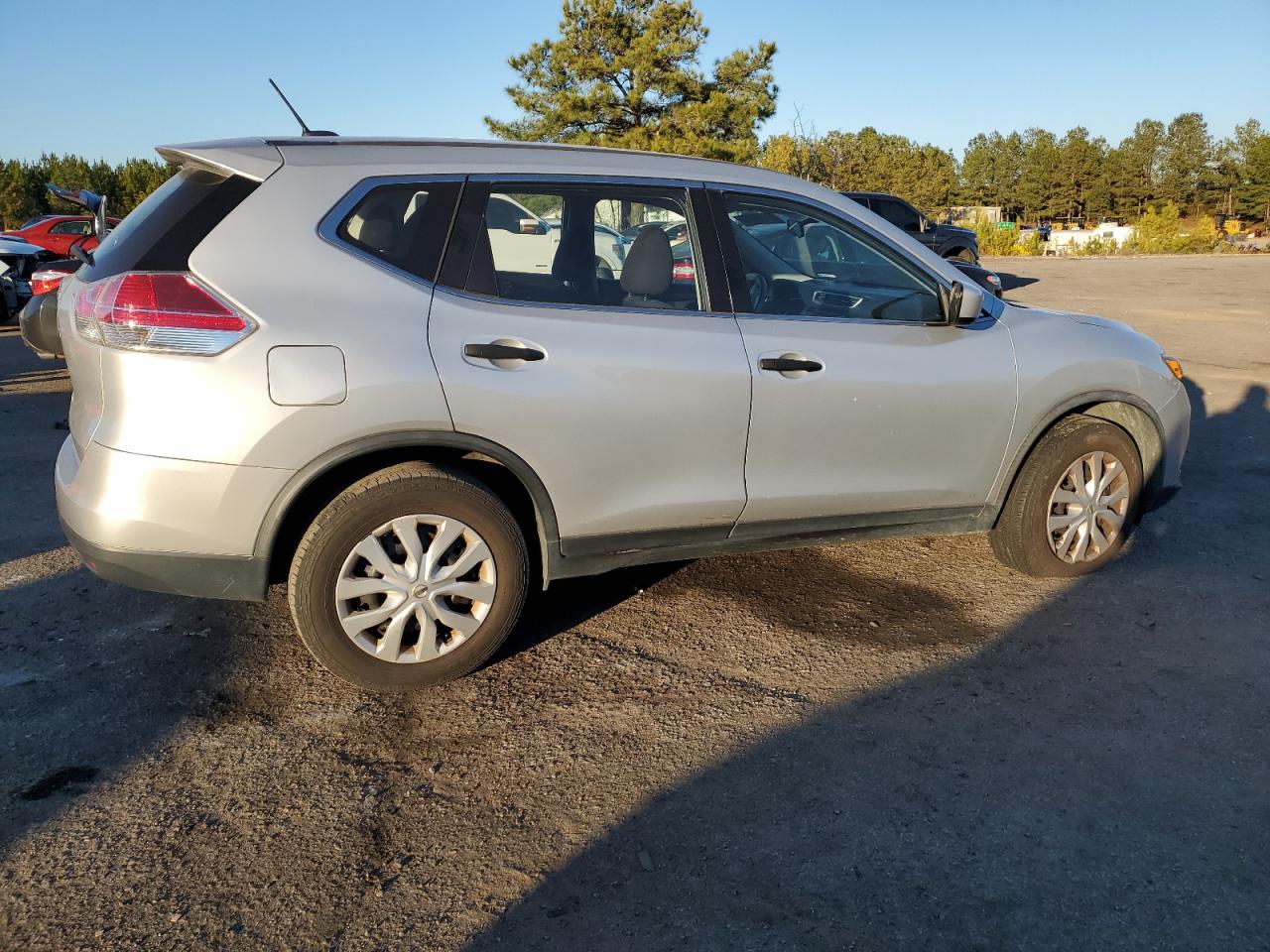 2016 Nissan Rogue - Image 3