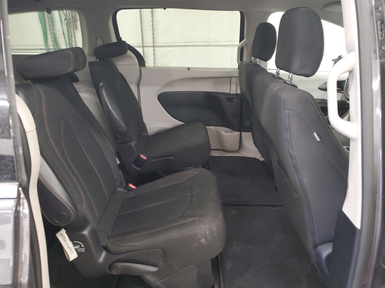 2020 Chrysler Pacifica - Image 11